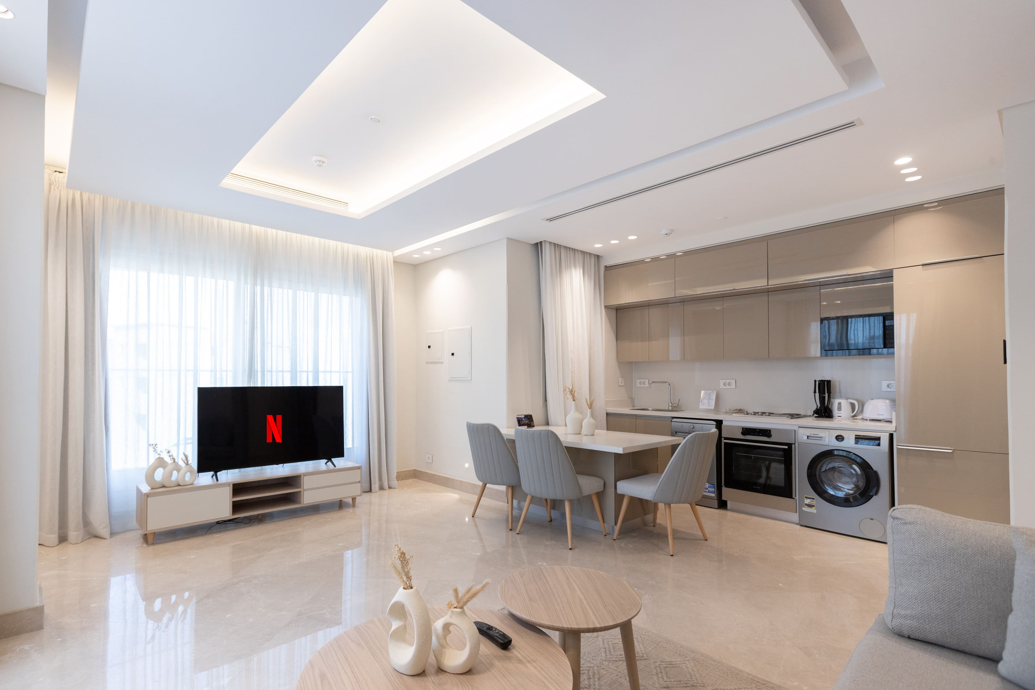 1 bedroom typical floor apartment with street view 