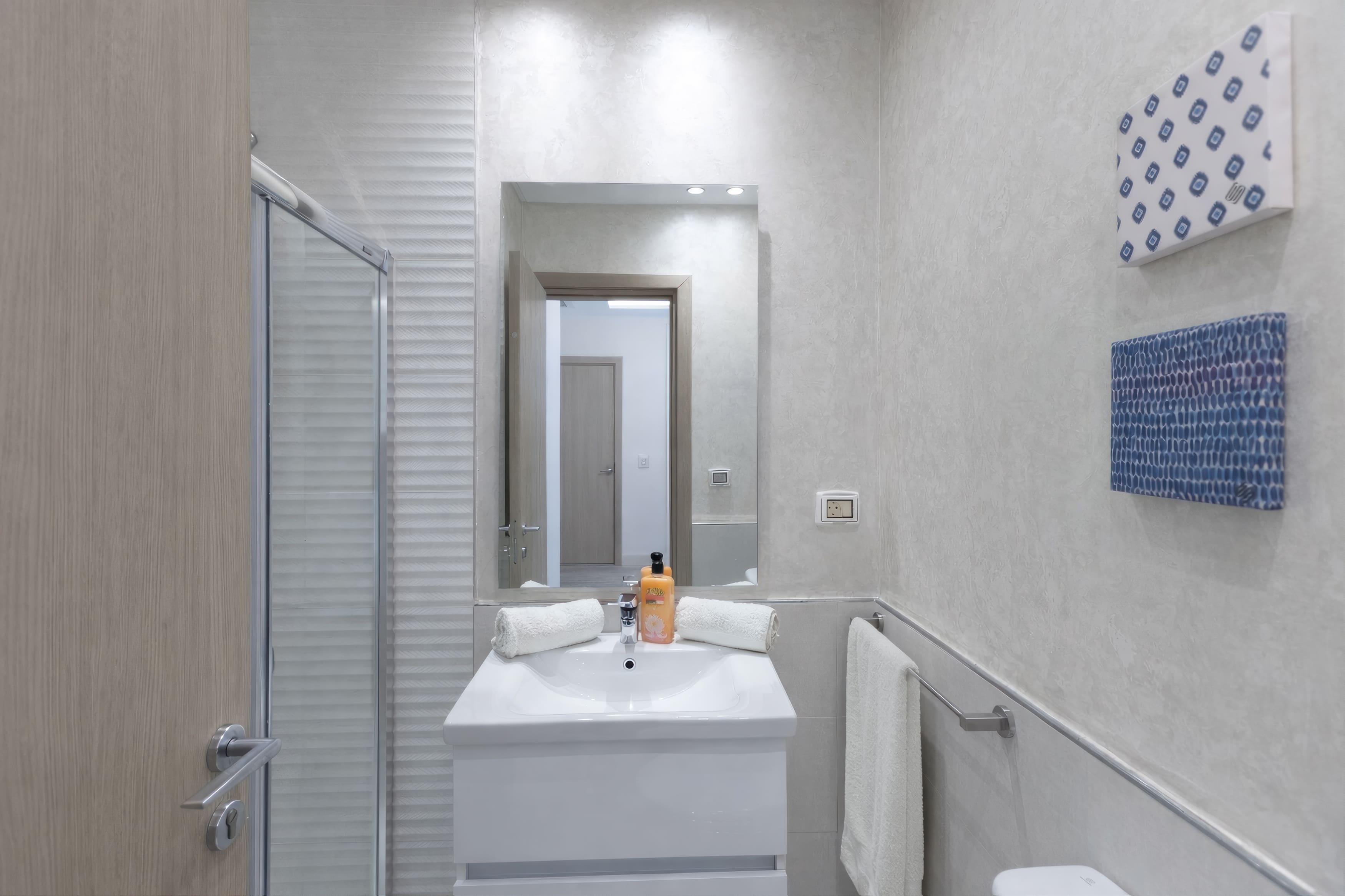 1 bedroom typical floor apartment with street view