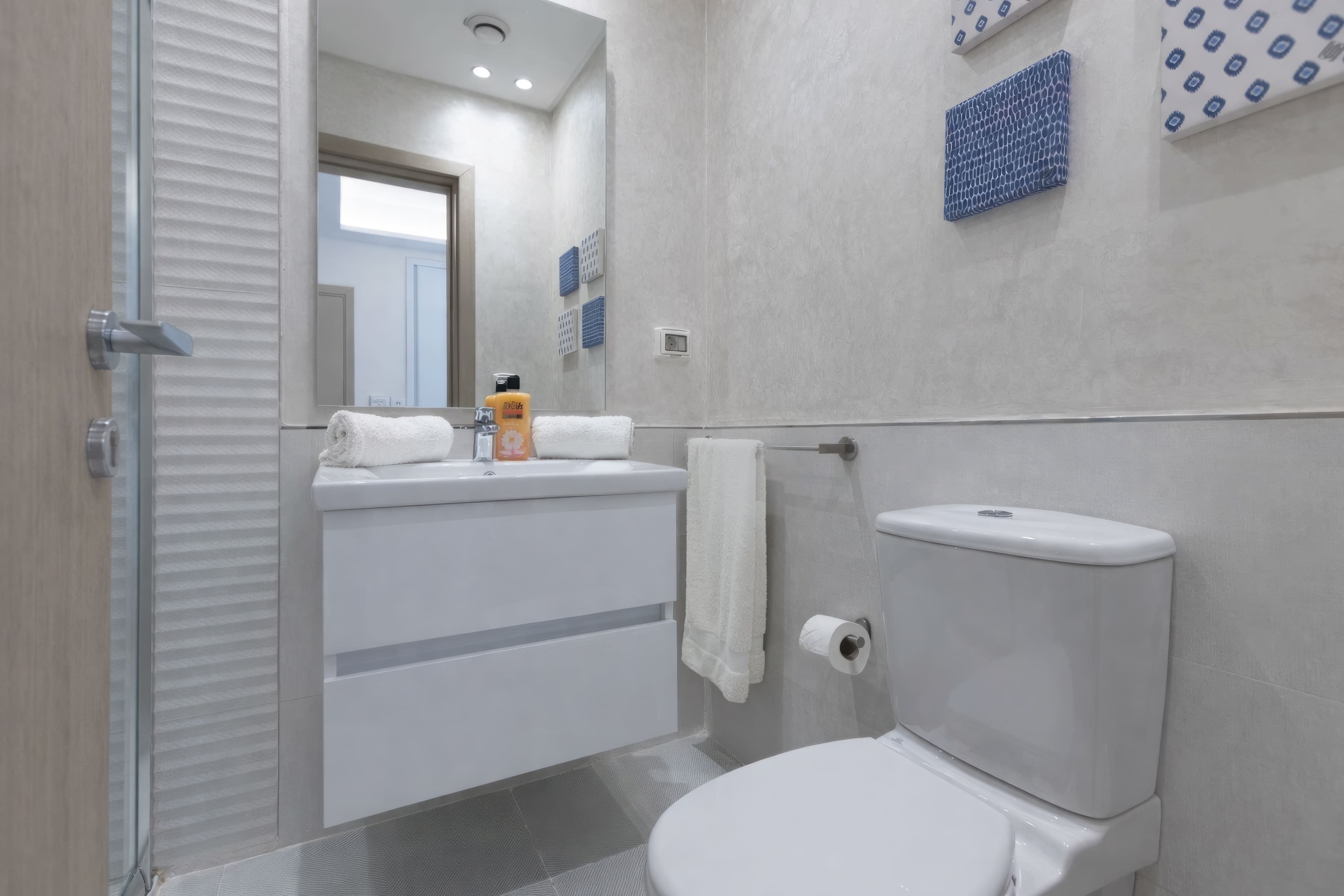 1 bedroom typical floor apartment with street view