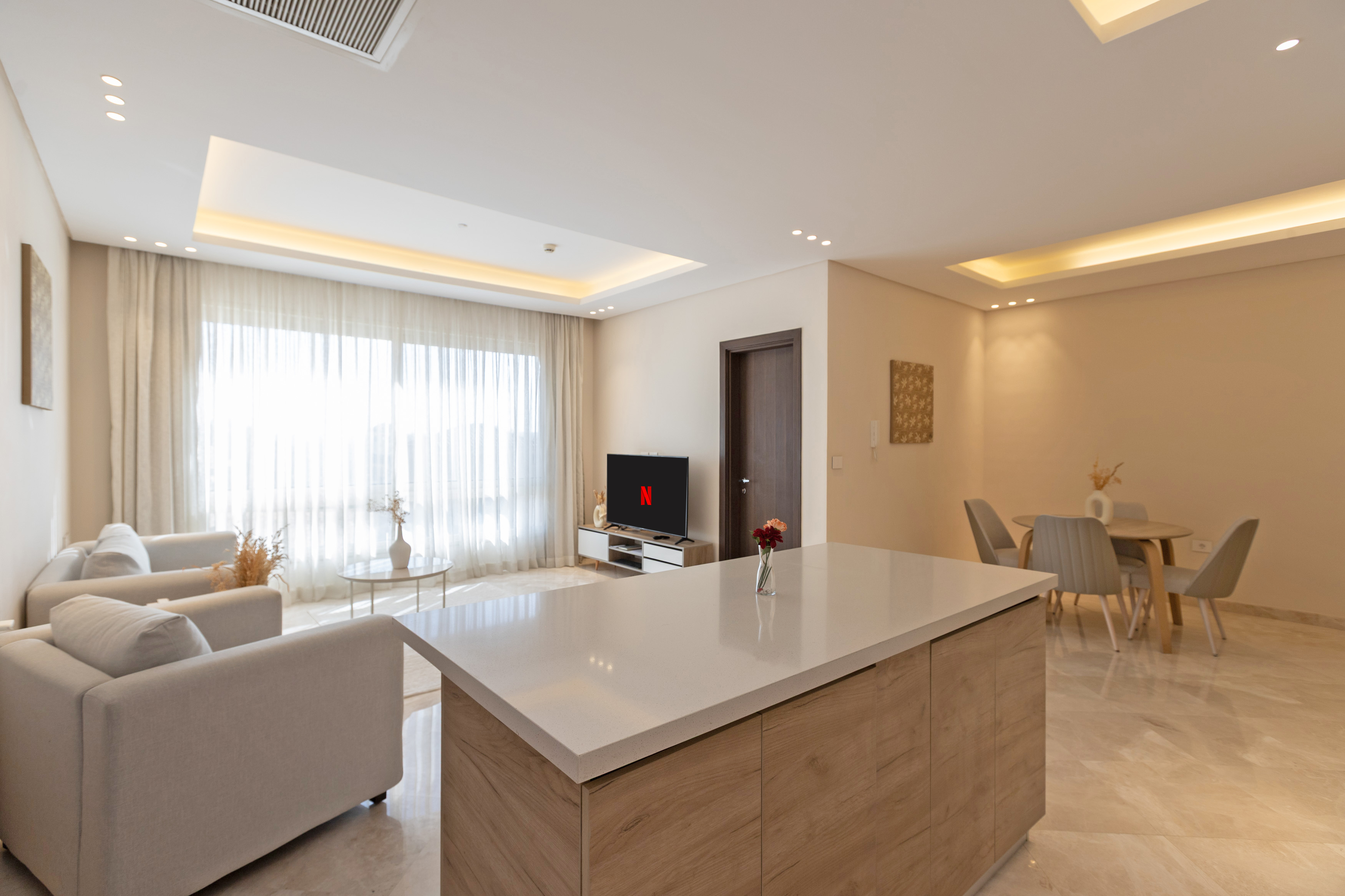 1 bedroom typical floor apartment with street view 
