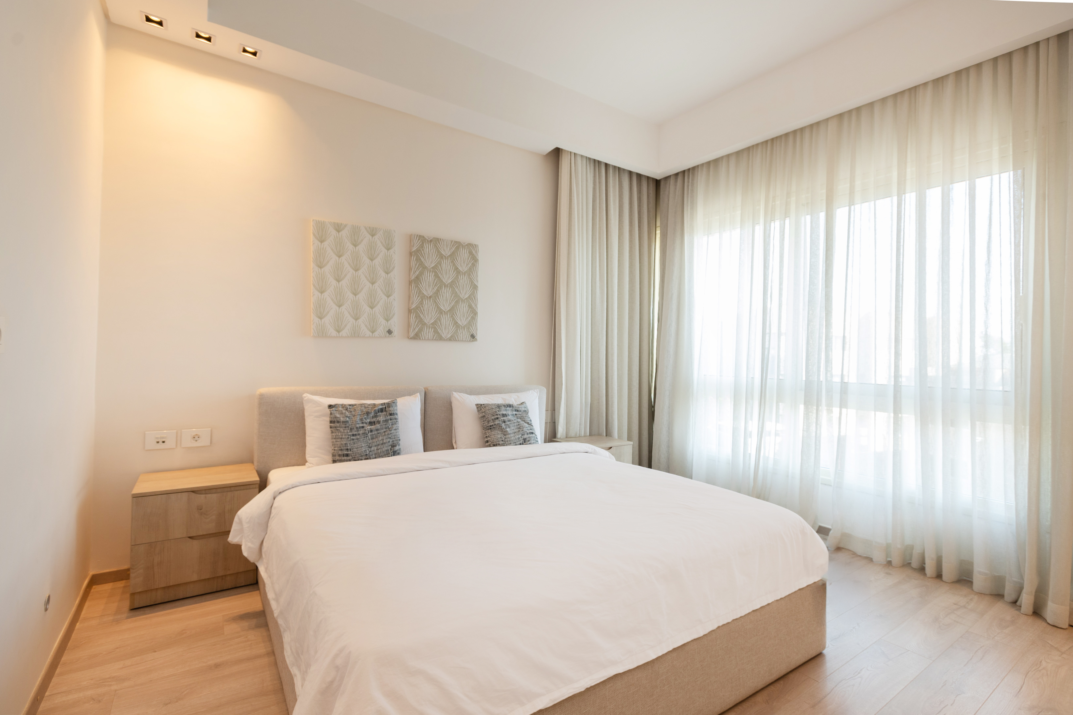 1 bedroom typical floor apartment with street view 
