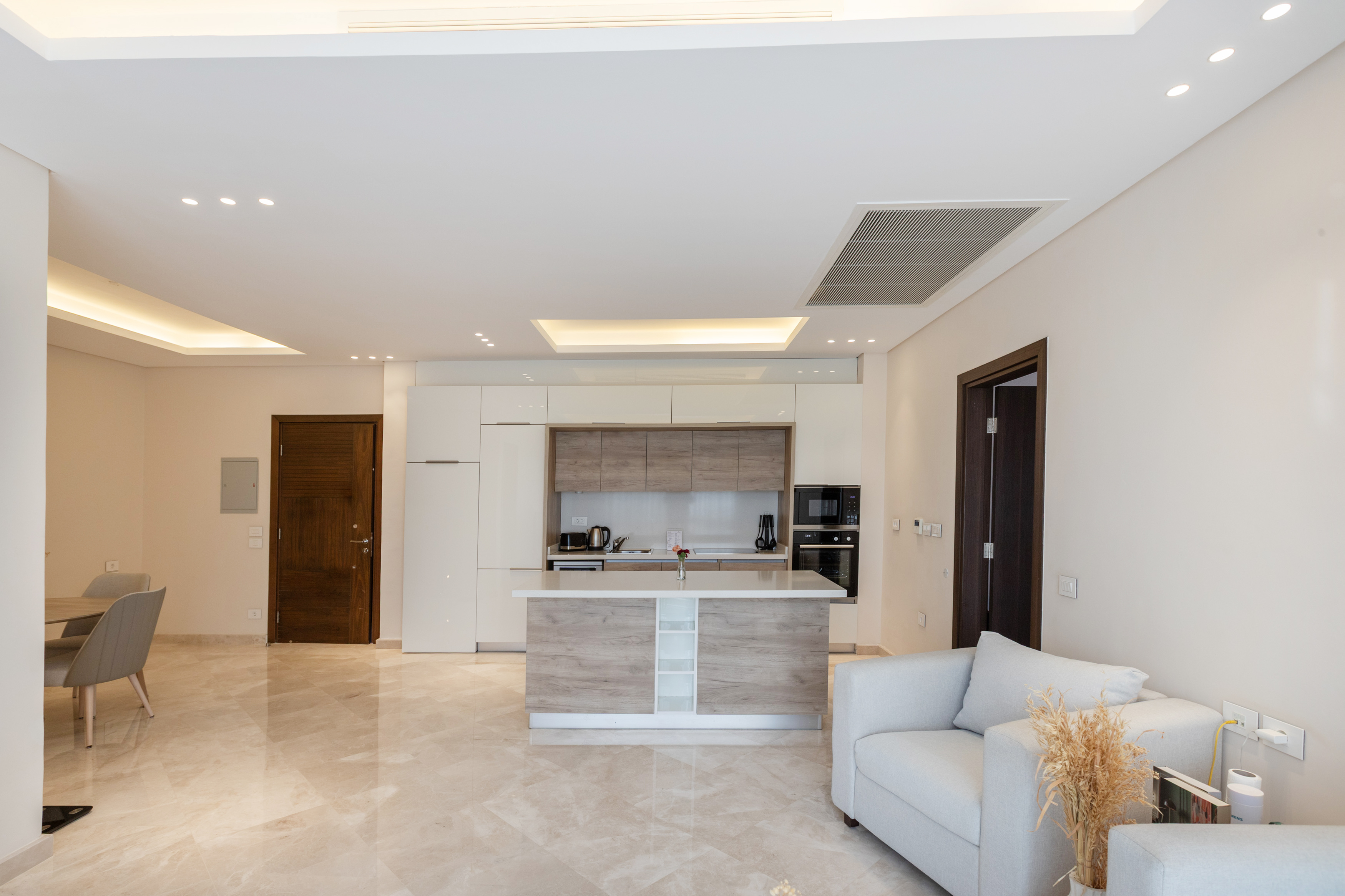 1 bedroom typical floor apartment with street view 