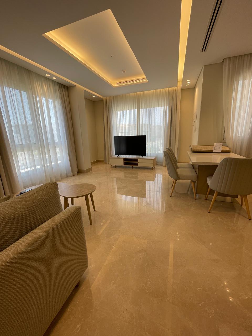 1 bedroom typical floor apartment with street view 