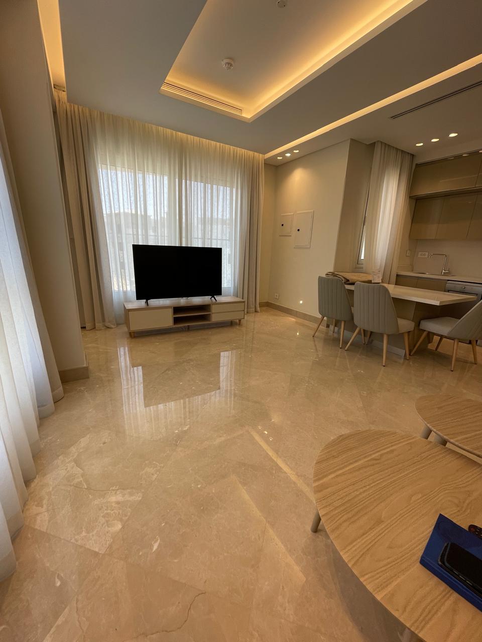 1 bedroom typical floor apartment with street view 