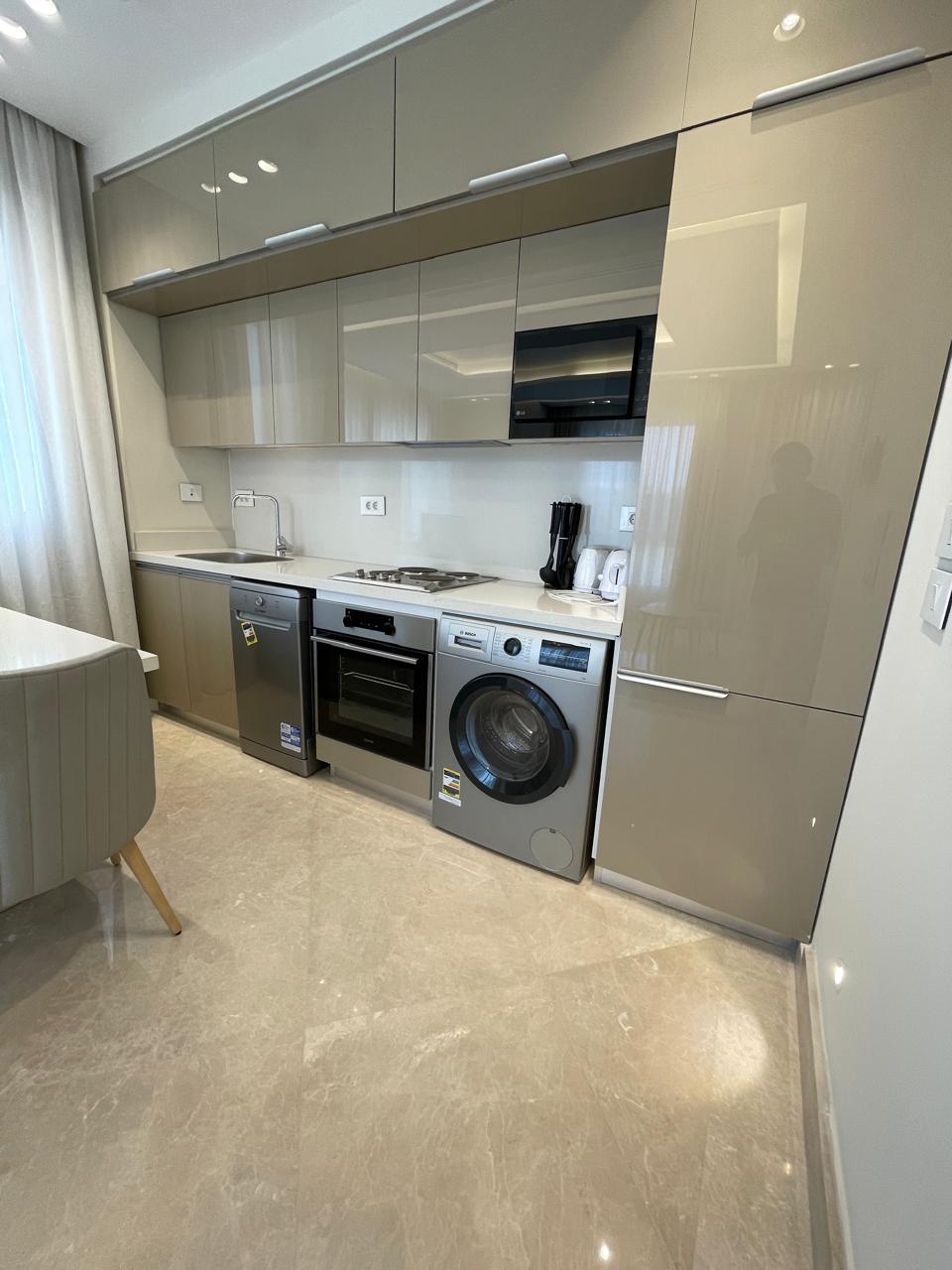 1 bedroom typical floor apartment with street view 