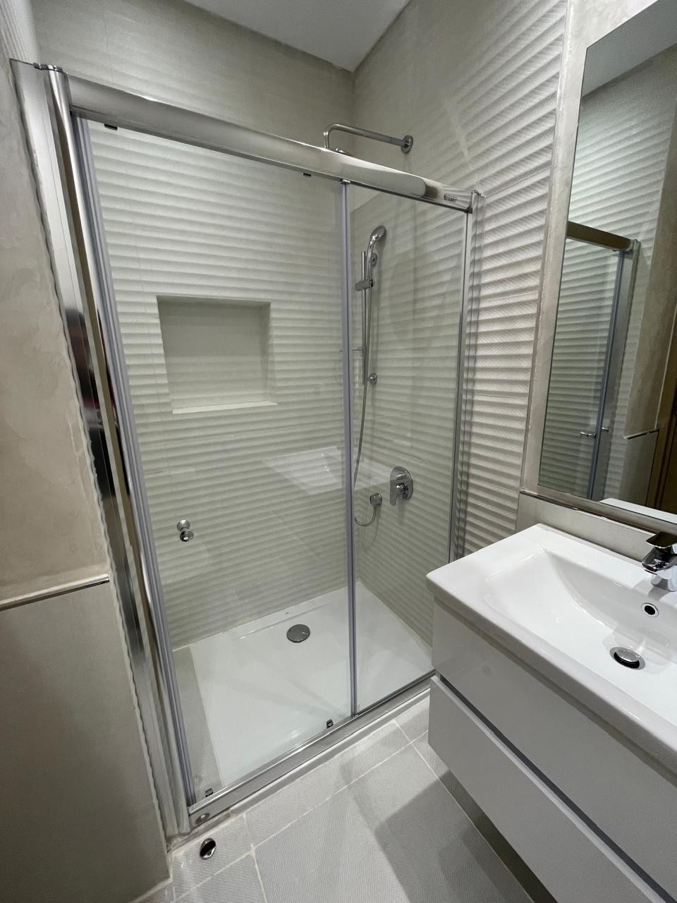1 bedroom typical floor apartment with street view 