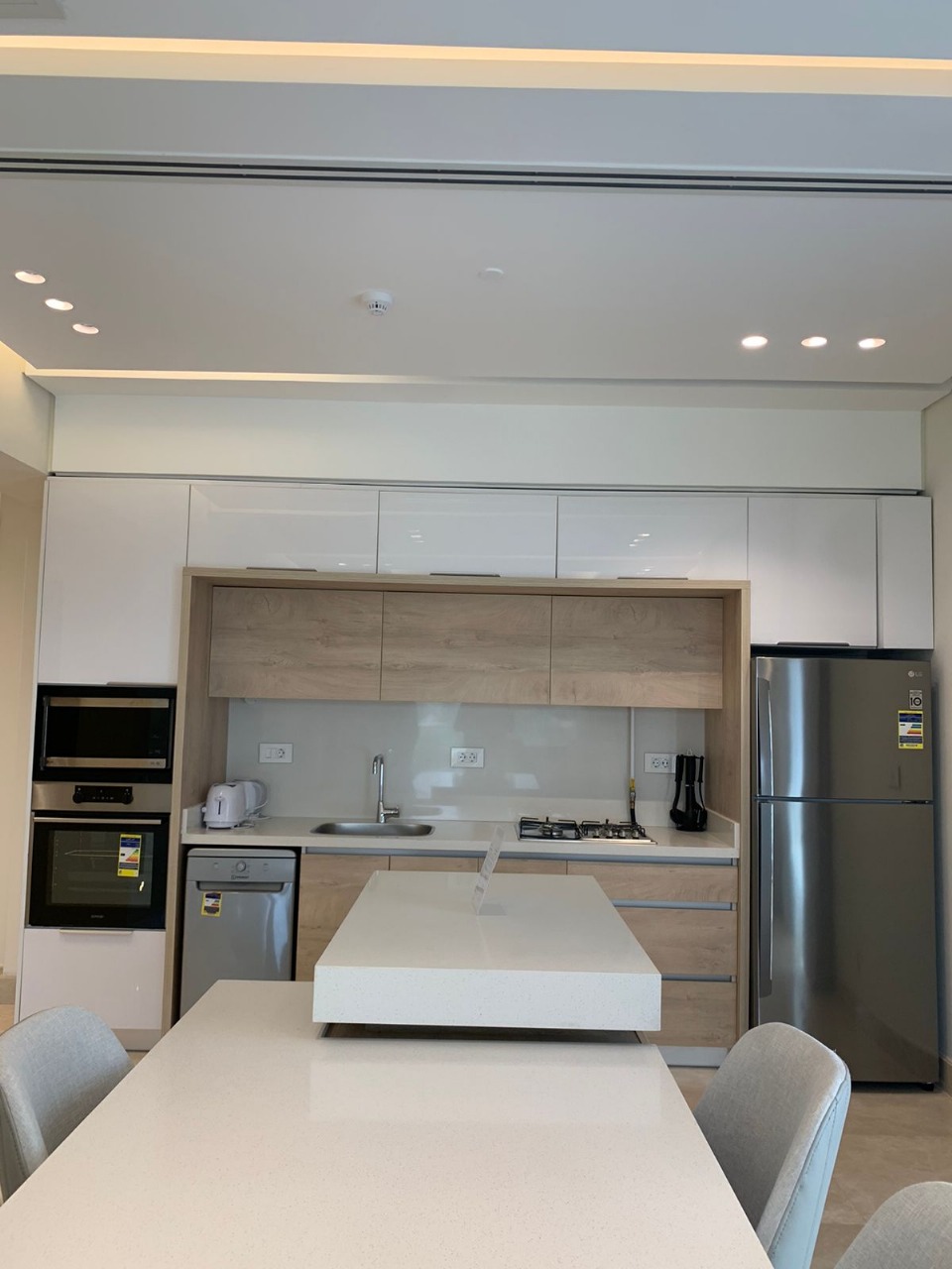 3-Bedroom typical floor apartment with golf and pool view