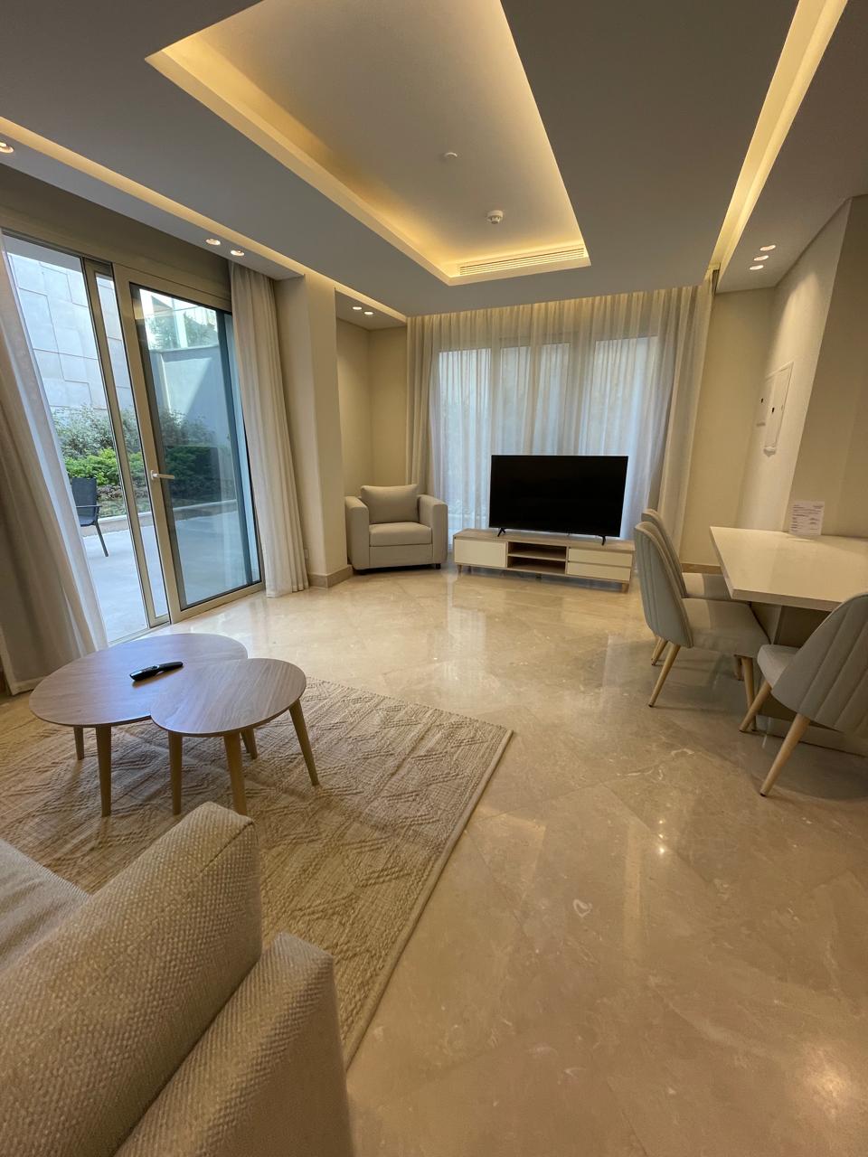 1 bedroom Apartment with English Court View