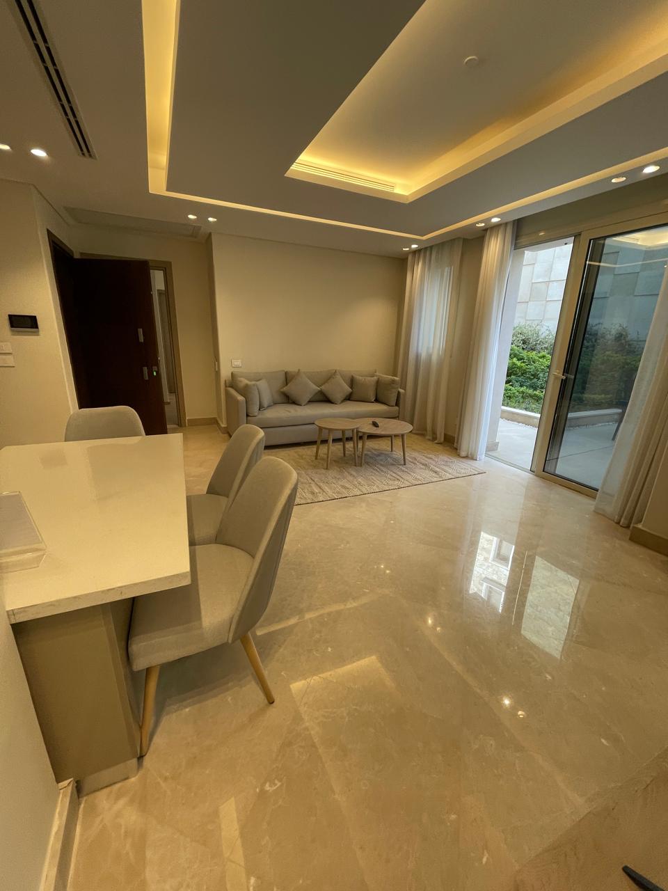 1 bedroom Apartment with English Court View