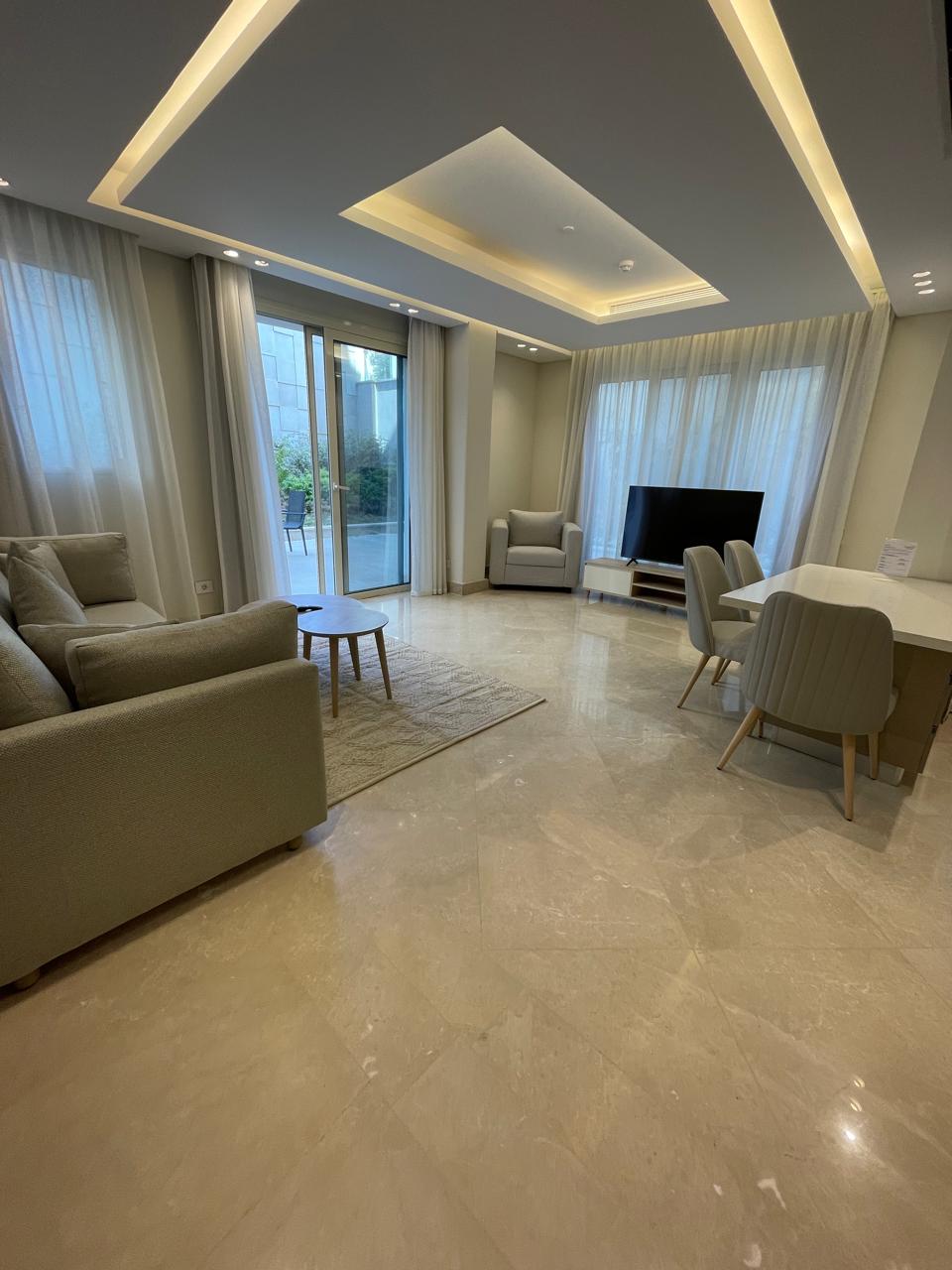 1 bedroom Apartment with English Court View
