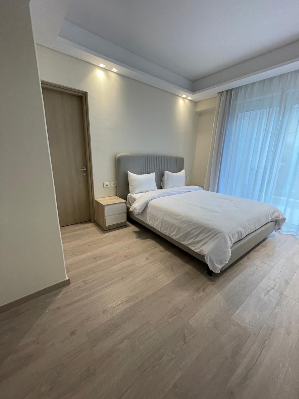 1 bedroom Apartment with English Court View