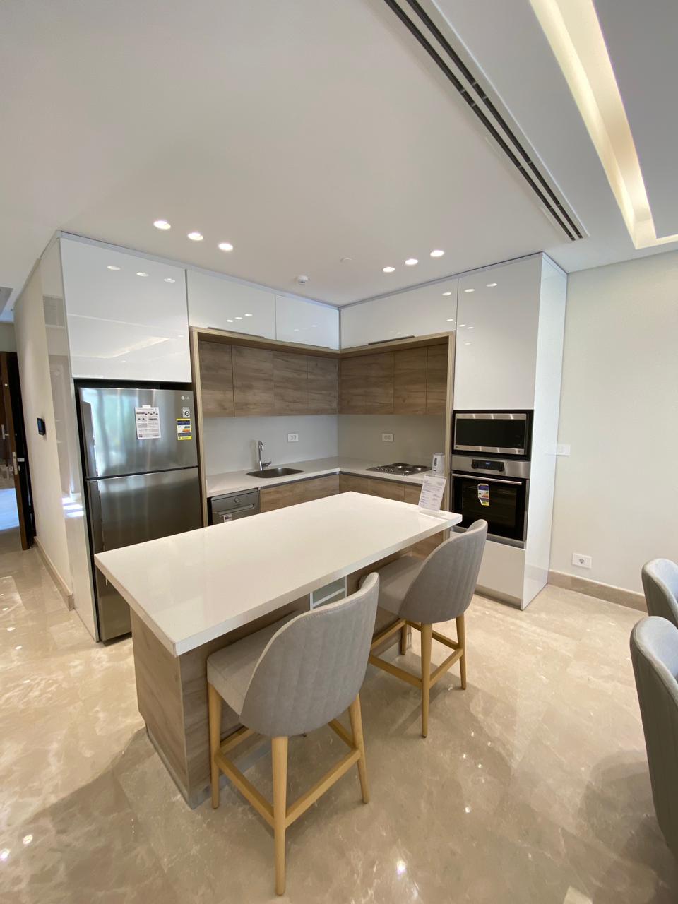 2 bedroom Apartment with English Court View