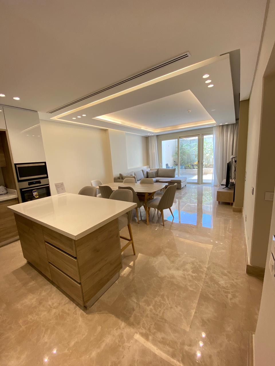 2 bedroom Apartment with English Court View