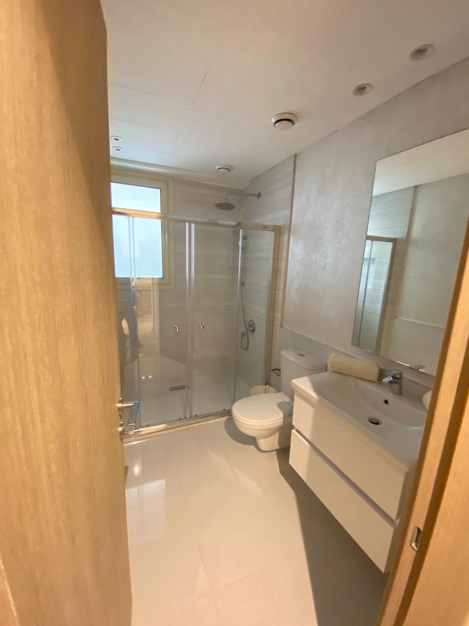 2 bedroom Apartment with English Court View