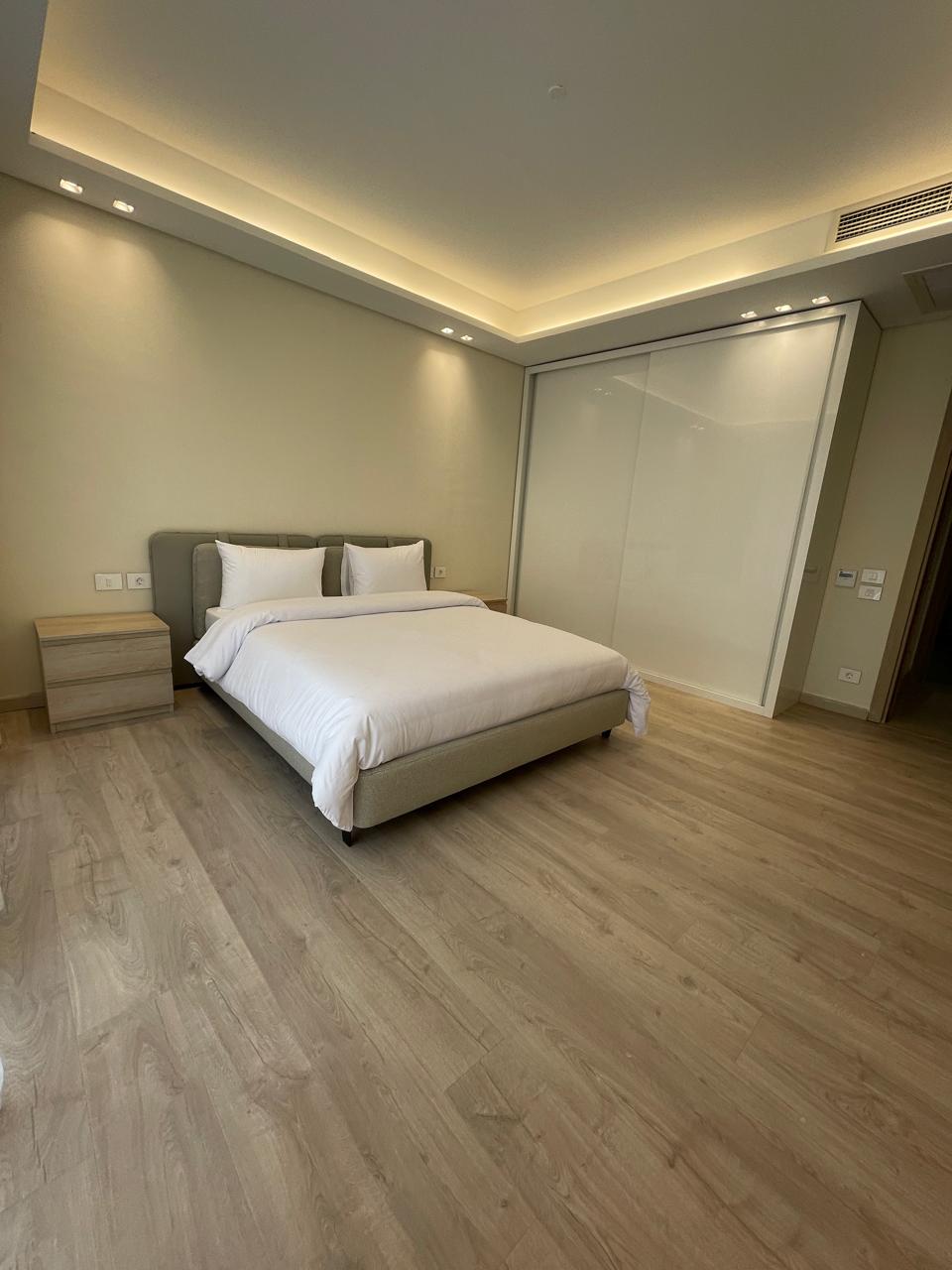2 bedroom Apartment with English Court View