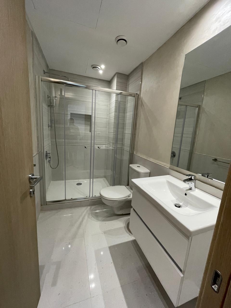 2 bedroom Apartment with English Court View