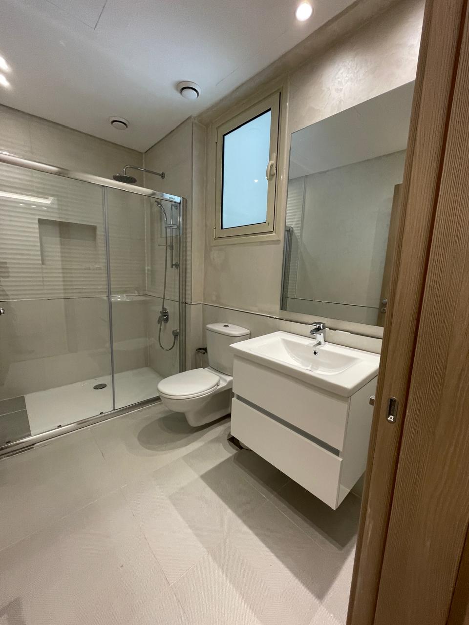2 bedroom Apartment with English Court View