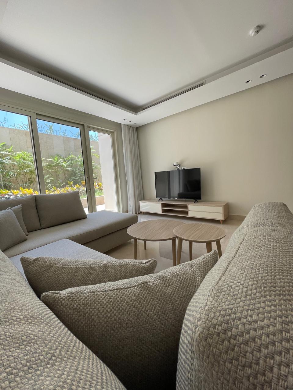 2 bedroom Apartment with English Court View