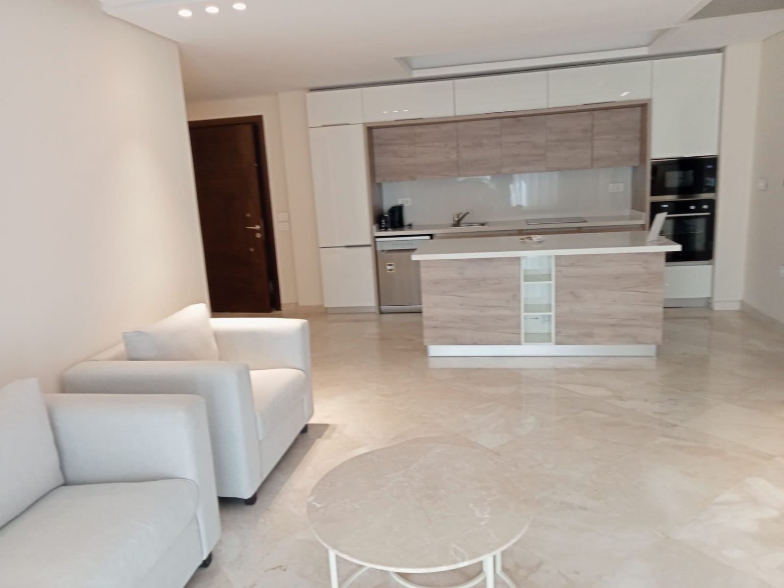 1 bedroom Apartment with English Court View