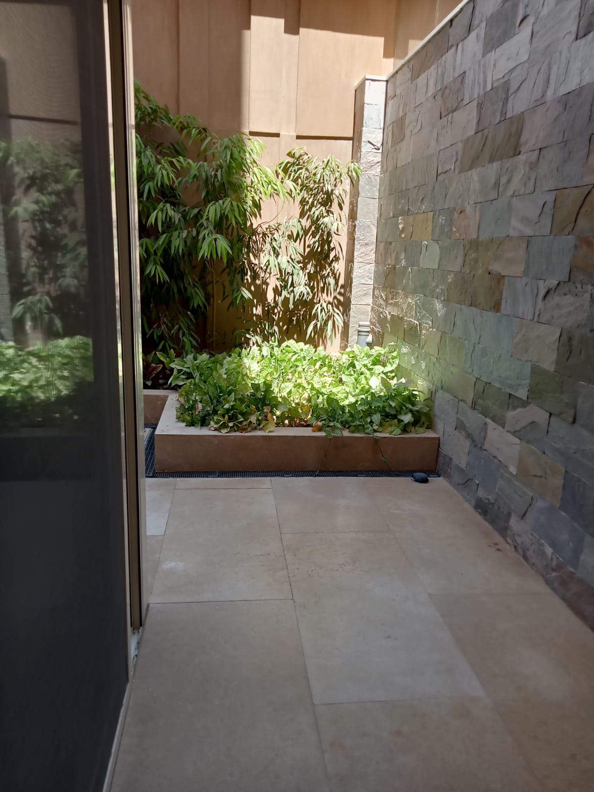 1 bedroom Apartment with English Court View
