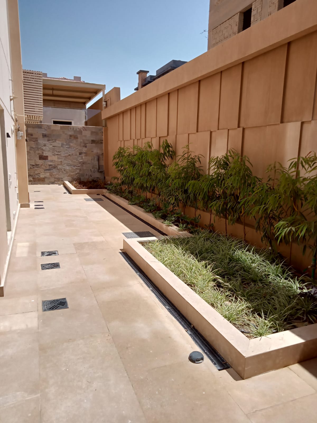 1 bedroom Apartment with English Court View