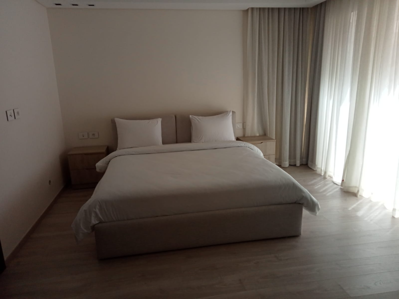 1 bedroom Apartment with English Court View