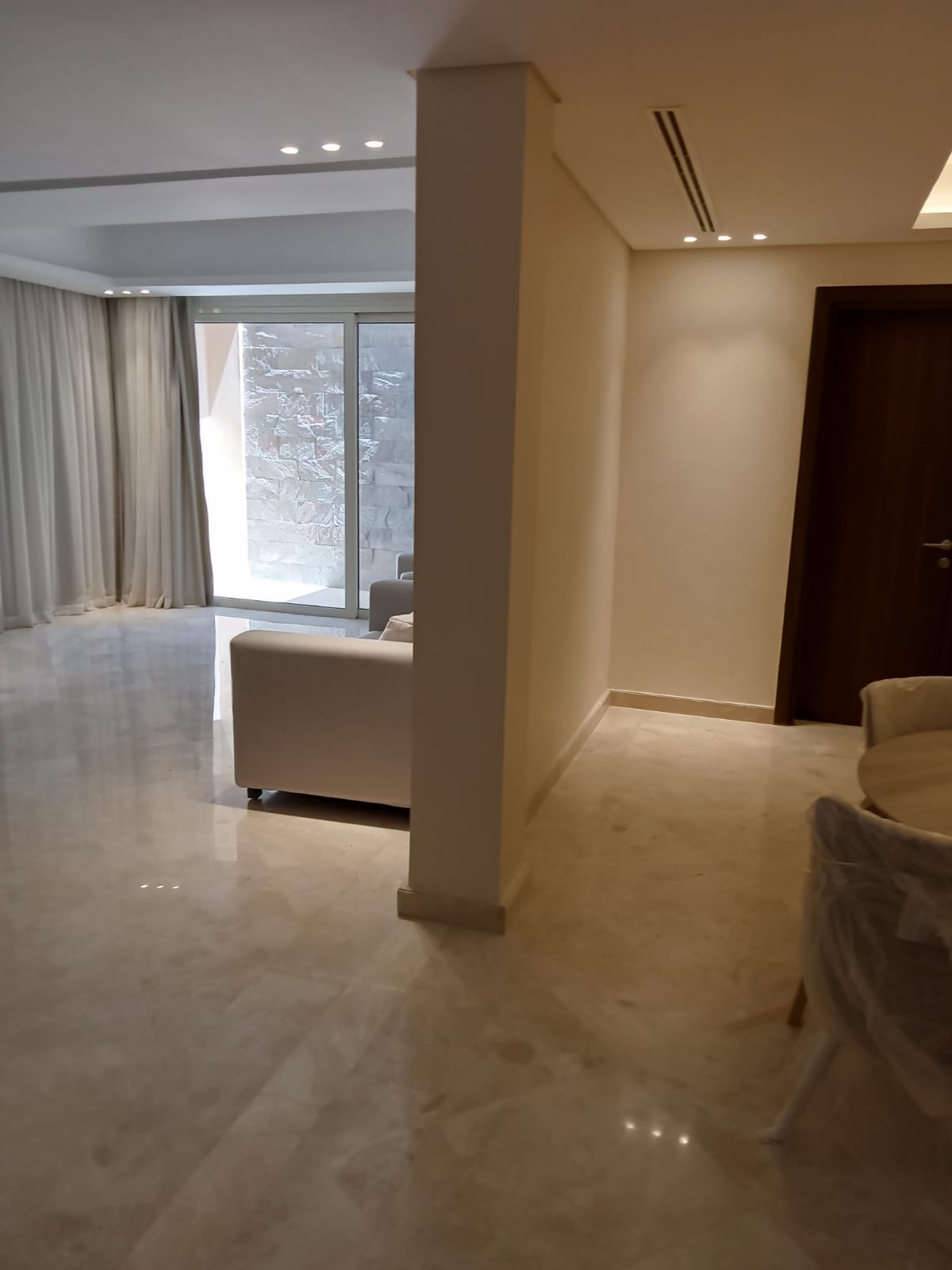 1 bedroom Apartment with English Court View