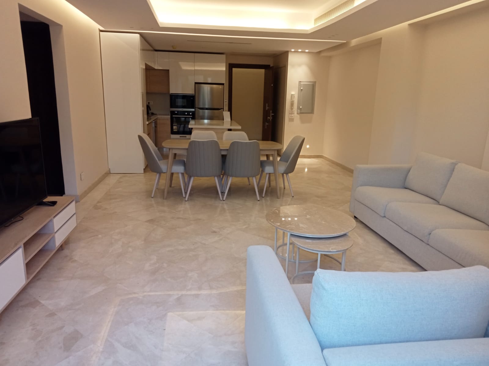 2 bedroom Apartment with English Court View