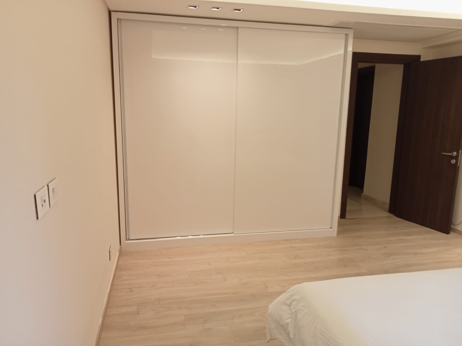 2 bedroom Apartment with English Court View