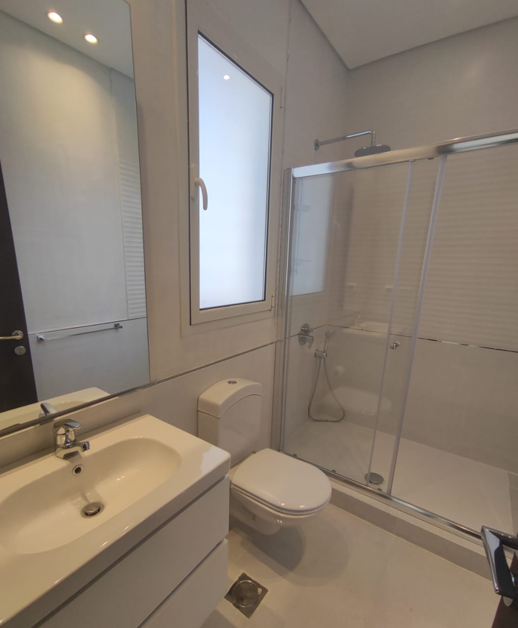 1-Bedroom Ground Apartment with Street View