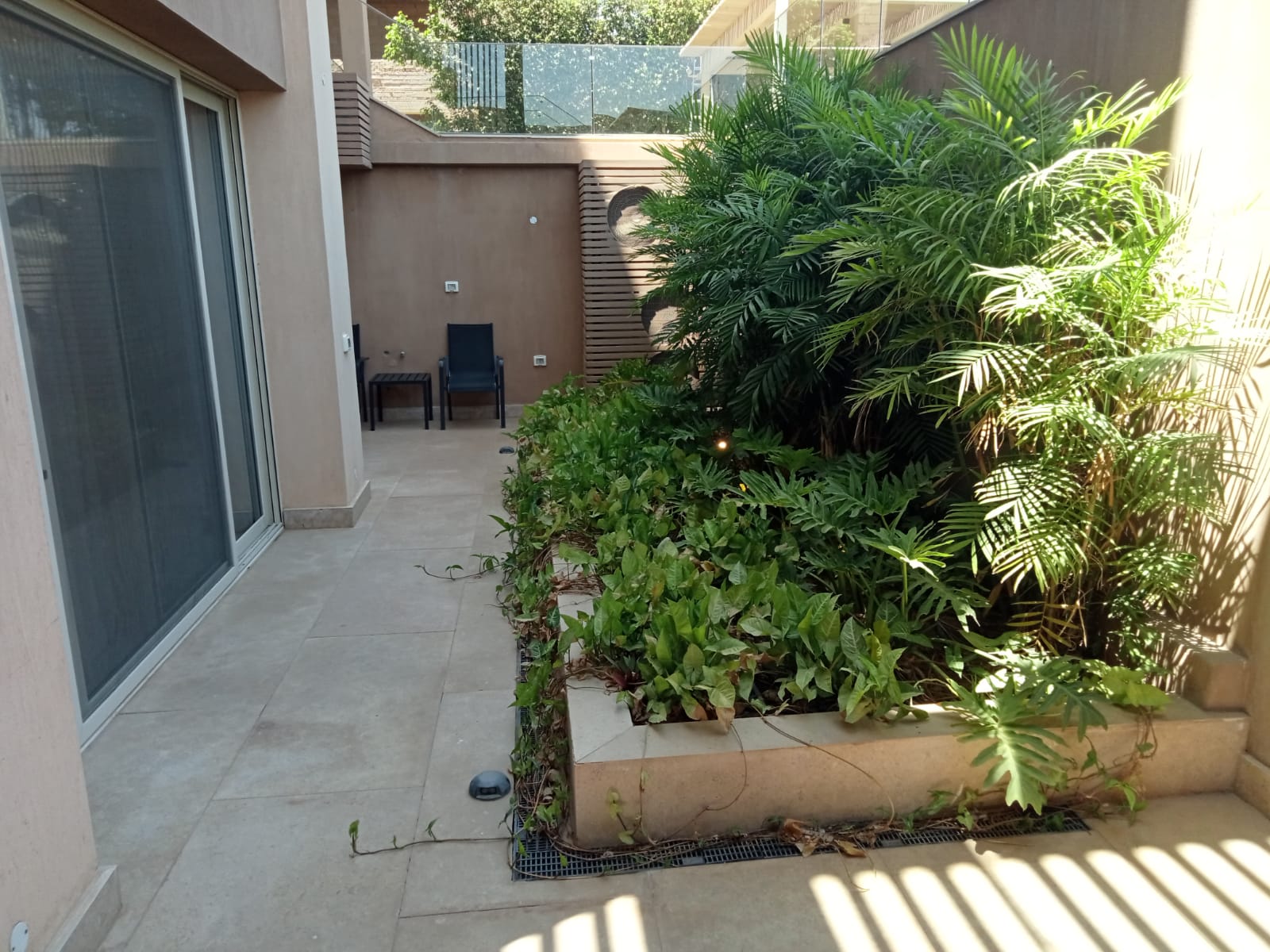 2 bedroom Apartment with English Court View
