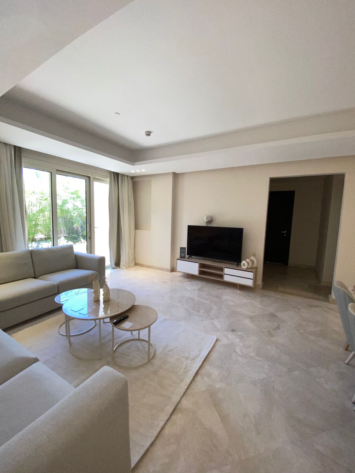 2 bedroom Apartment with English Court View