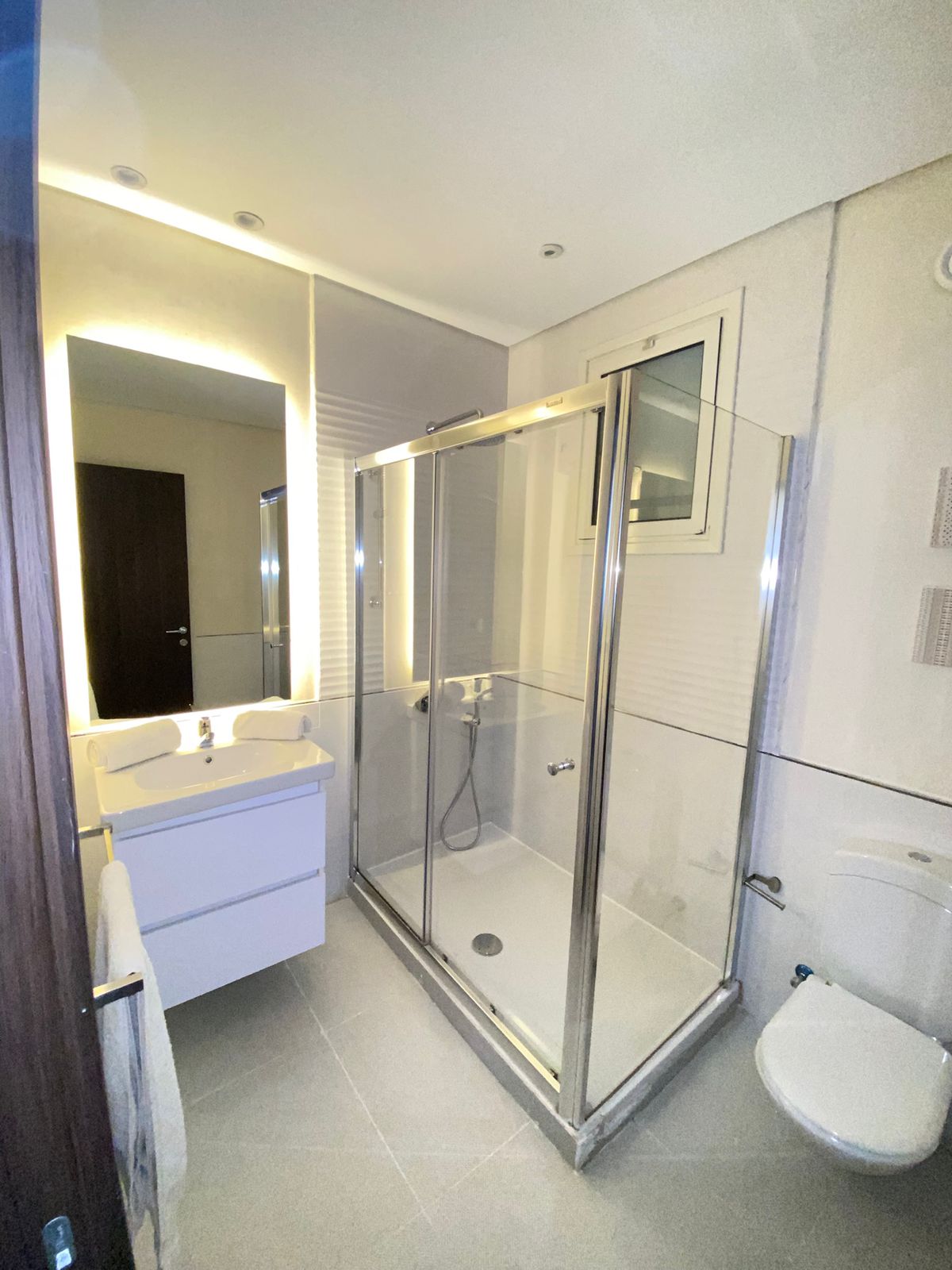 2 bedroom Apartment with English Court View