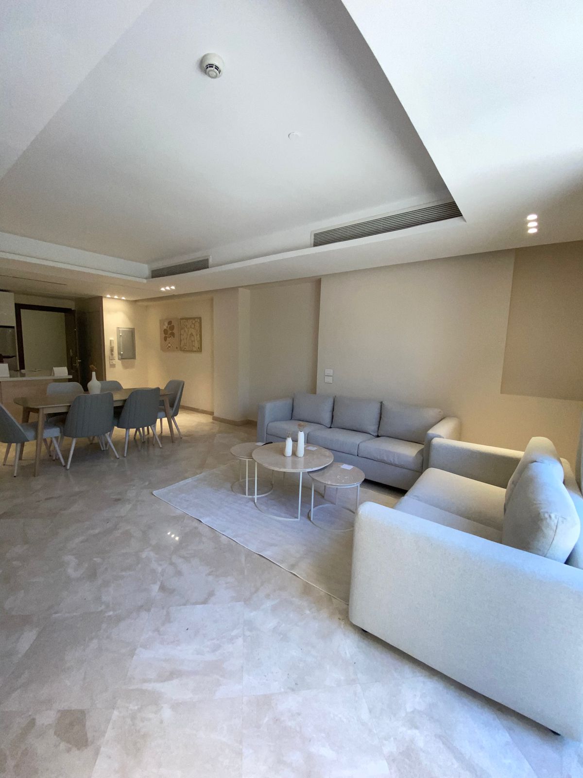 2 bedroom Apartment with English Court View