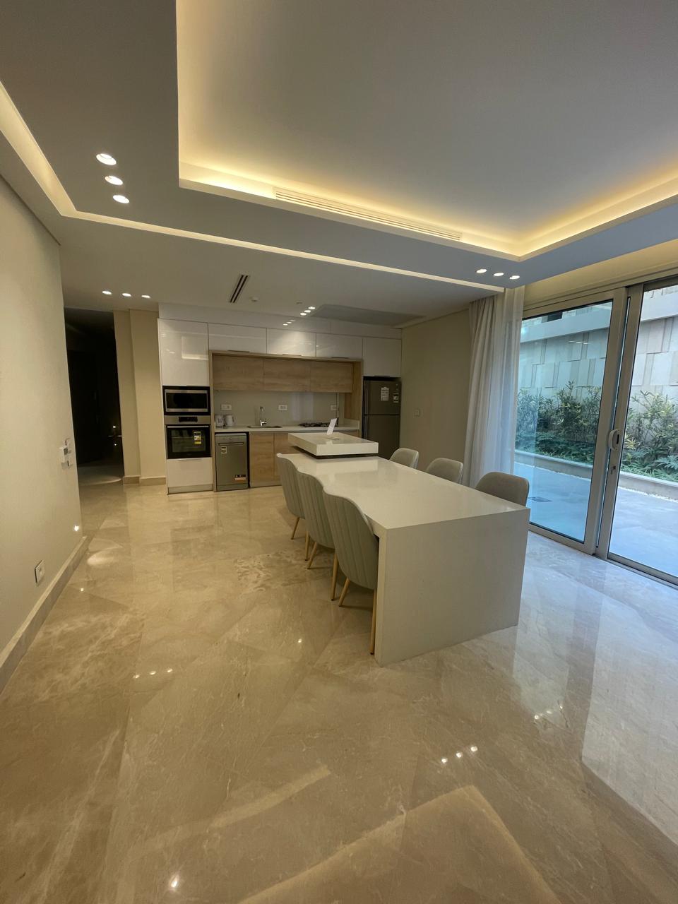 4 bedroom Apartment with English Court View