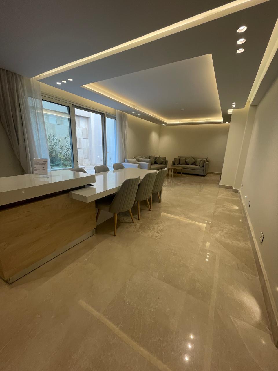 4 bedroom Apartment with English Court View