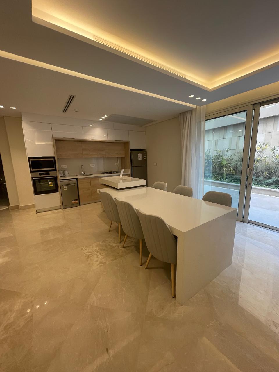 4 bedroom Apartment with English Court View