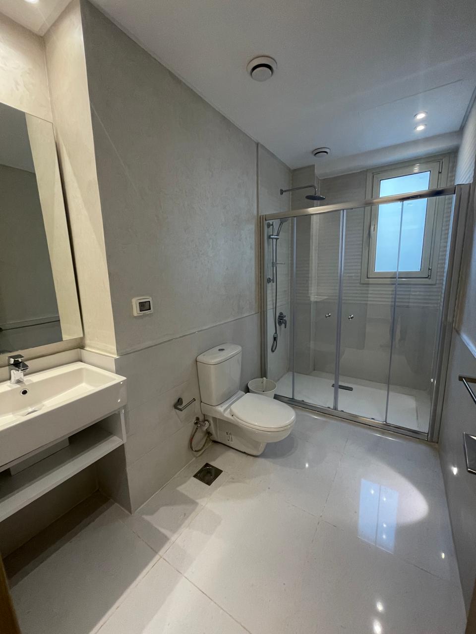 4 bedroom Apartment with English Court View